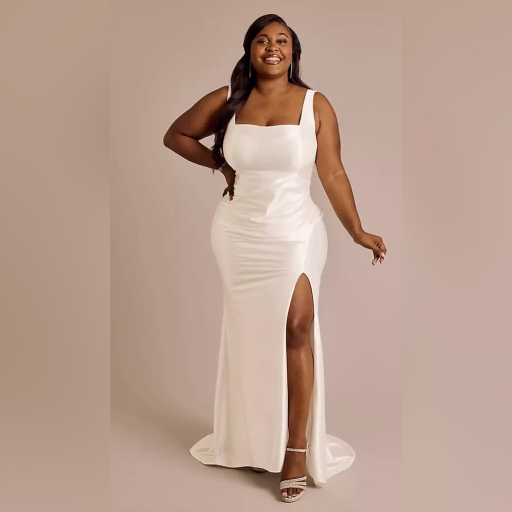 David's Bridal Elegant White Sleeveless Dress